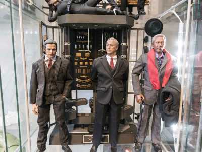 Stessa cosa per Christian Bale, Michael Caine e Morgan Freeman immortalati come protagonisti del "Cavaliere oscuro"